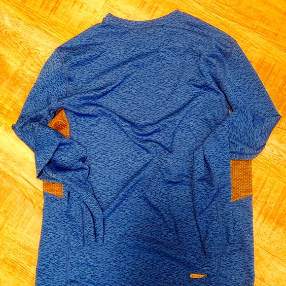 Old Navy long sleeve active wear shirt - Picture 3 of 3